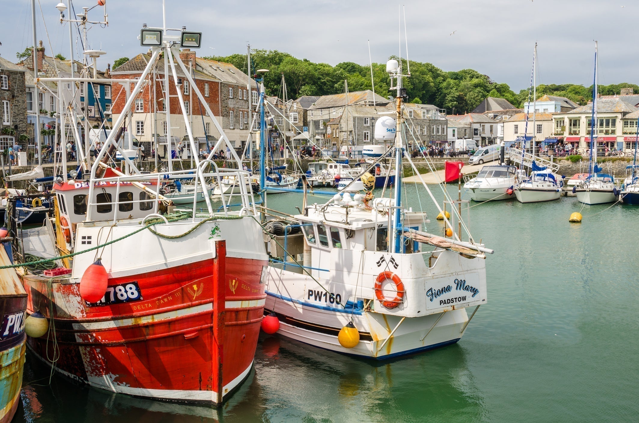 Best Websites for Booking Holiday Homes & Self-Catering Stays in Padstow, Cornwall – Top Letting Agencies & Rentals